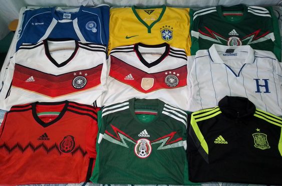 MC10 Box® - Camisas Retrô Seleções